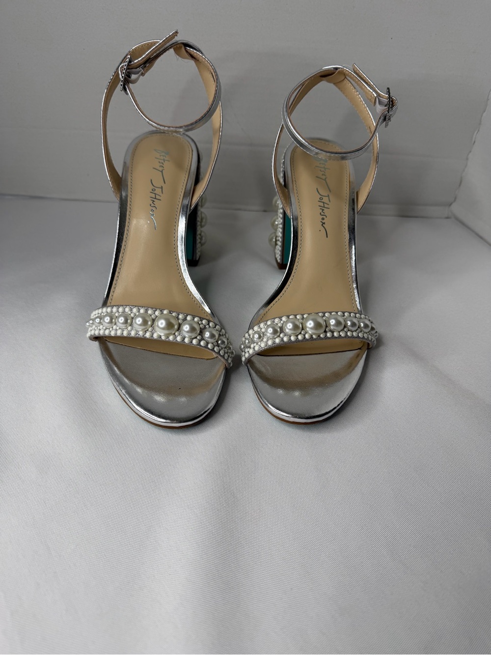 Betsey Johnson Lexi Silver Pearl-Embellished Block Heels Size 8 - Picture 5 of 8
